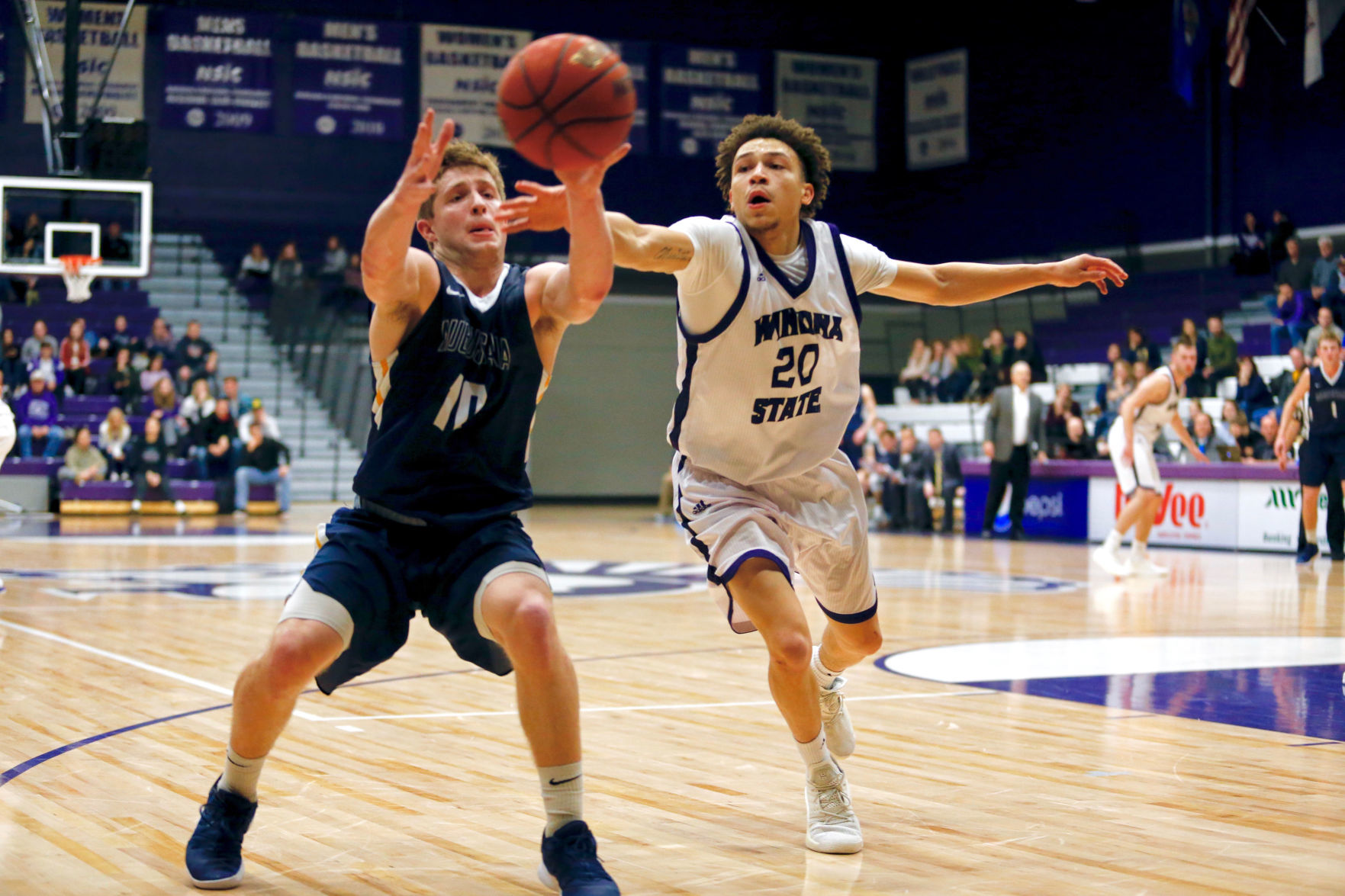 WSU MBB vs Augustana 5